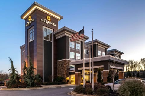 La Quinta Inn & Suites by Wyndham Forsyth Hotel in Forsyth