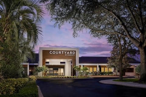 Courtyard by Marriott Orlando Lake Buena Vista at Vista Centre Hotel in Orlando