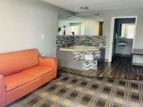 Travelodge by Wyndham Sellersburg / Louisville North Hotel in Clarksville