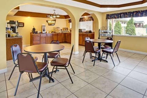 Travelodge by Wyndham Sellersburg / Louisville North Hotel in Clarksville