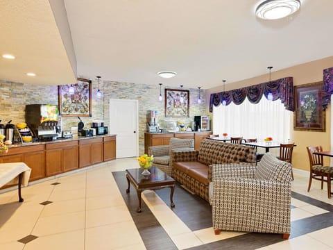 Days Inn by Wyndham Columbus Hotel in Columbus