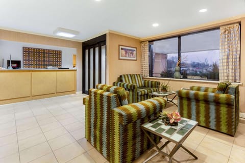 La Quinta Inn by Wyndham Chicago Willowbrook Hotel in Willowbrook