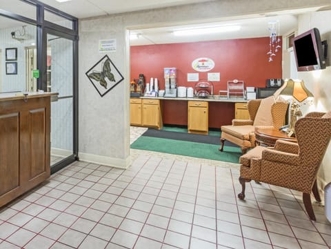 Super 8 By Wyndham Tifton Hotel in Tifton