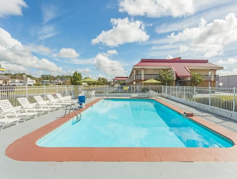 Super 8 By Wyndham Tifton Hotel in Tifton