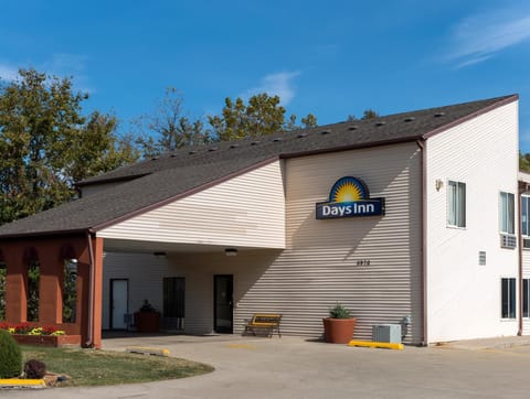 Days Inn by Wyndham Springfield Hotel in Lake Springfield