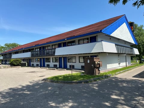 American Inn & Suites Bishop Airport Flint Hotel in Flint