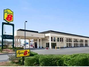 Super 8 By Wyndham Oxford Hotel in Anniston