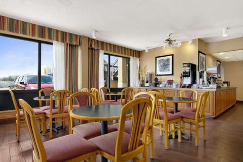 Super 8 By Wyndham Oxford Hotel in Anniston