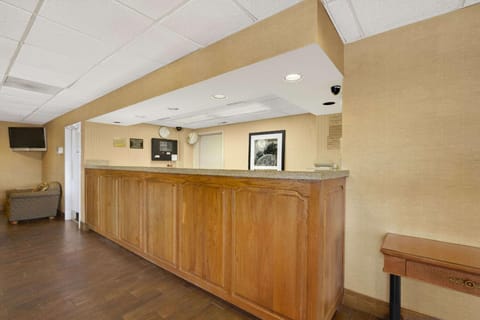 Super 8 By Wyndham Oxford Hotel in Anniston