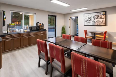 Super 8 by Wyndham Latham/Albany Airport Hotel in Latham