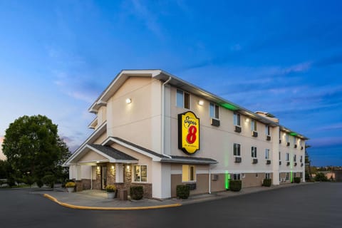 Super 8 by Wyndham Latham/Albany Airport Hotel in Latham