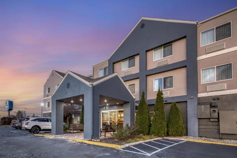 SureStay by Best Western Mount Pleasant Racine Hotel in Racine