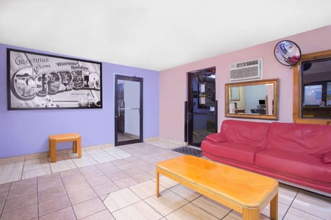 Super 8 By Wyndham Warner Robins Hotel in Warner Robins