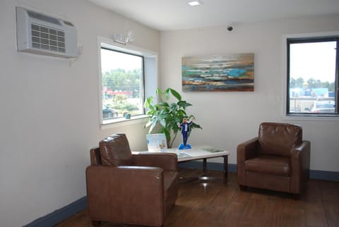 Super 8 By Wyndham Warner Robins Hotel in Warner Robins