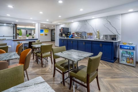 Days Inn by Wyndham Pleasant Prairie Kenosha Hotel in Pleasant Prairie