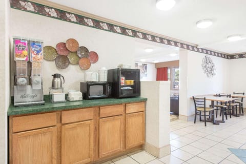 Super 8 Maumee/Toledo, OH Hotel in Maumee