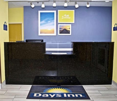 Days Inn & Suites by Wyndham Augusta Near Fort Eisenhower Hotel in Evans