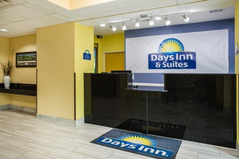 Days Inn & Suites by Wyndham Augusta Near Fort Eisenhower Hotel in Evans