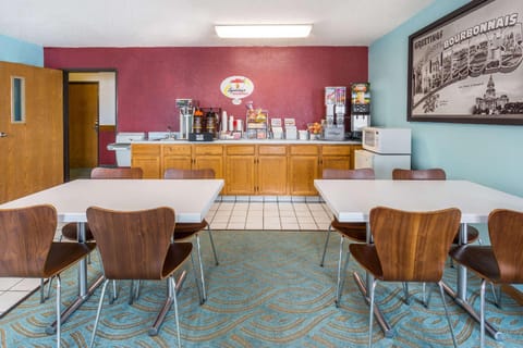 Super 8 By Wyndham Bourbonnais/Kankakee Area Hotel in Indiana