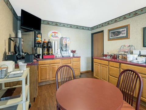 Super 8 By Wyndham Milbank Sd Hotel in South Dakota