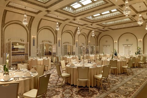 Hotel Blackhawk, Autograph Collection Hotel in Davenport