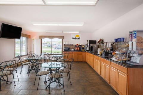 Days Inn by Wyndham Mason City Hotel in Mason City