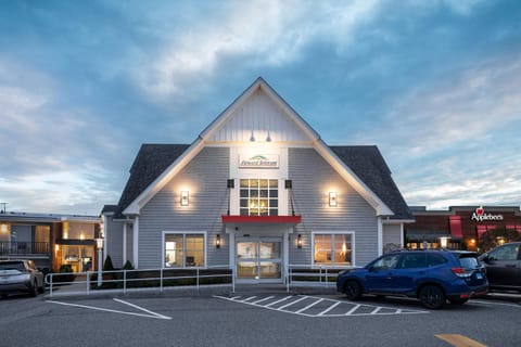 Howard Johnson by Wyndham Middletown Newport Area Hotel in Newport