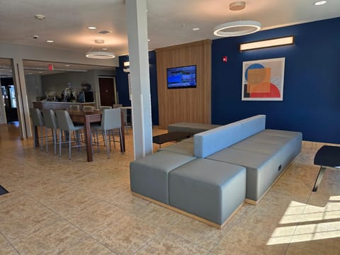 Shared lounge/TV area