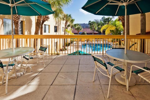 La Quinta Inn & Suites by Wyndham St. Pete-Clearwater Airpt Hotel in Pinellas Park