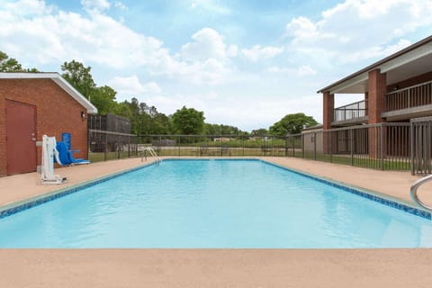 Days Inn by Wyndham Childersburg Hotel in Sylacauga