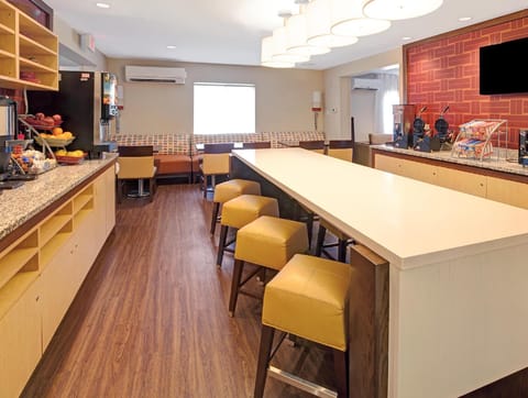 MainStay Suites Northbrook Wheeling Hotel in Wheeling