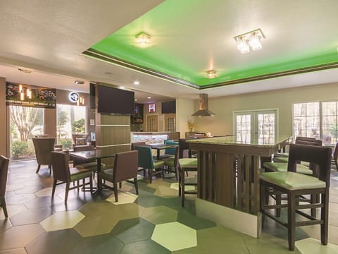 La Quinta Inn & Suites by Wyndham Houston Kingwood Medical Hotel in Kingwood