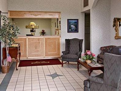 Days Inn by Wyndham Hendersonville Hotel in Hendersonville