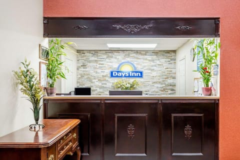 Days Inn by Wyndham Hendersonville Hotel in Hendersonville