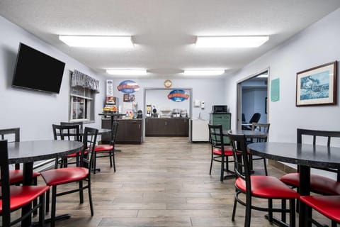 Baymont by Wyndham Marinette Hotel in Door County