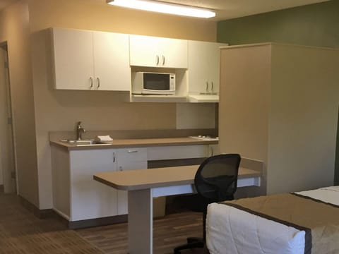 Extended Stay America Suites - Detroit - Madison Heights Hotel in Madison Heights