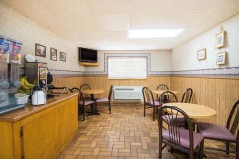 Super 8 By Wyndham Nevada Hotel in Ozark Mountains