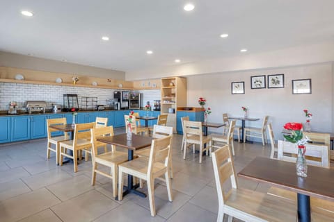 Country Inn & Suites by Radisson, St. Peters, MO Hotel in Saint Charles