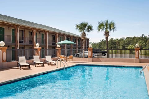 Days Inn by Wyndham Hardeeville/ I-95 State Line Hotel in Hardeeville