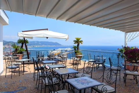 Lloyd'S Baia Hotel Hotel in Vietri sul Mare