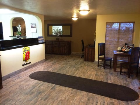 Super 8 By Wyndham Idaho Falls Hotel in Idaho Falls