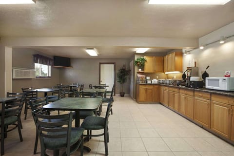 Super 8 By Wyndham Idaho Falls Hotel in Idaho Falls