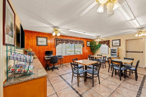 Days Inn by Wyndham Lexington Hotel in Tennessee