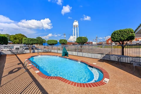 Days Inn by Wyndham Lexington Hotel in Tennessee