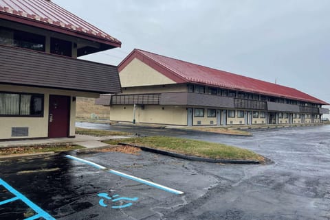 Baymont by Wyndham Holland/Toledo Inn in Toledo