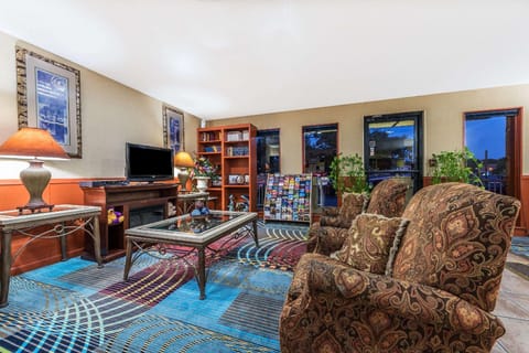 Super 8 By Wyndham Denton Hotel in Denton