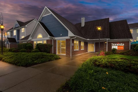 Sonesta ES Suites Charleston Hotel in Charleston