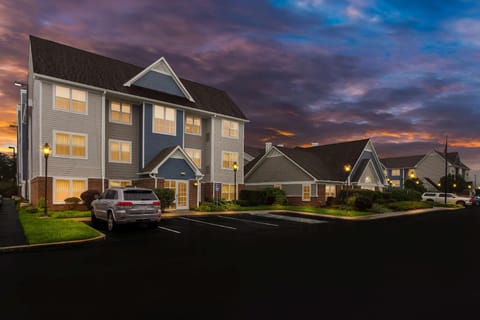 Sonesta ES Suites Charleston Hotel in Charleston