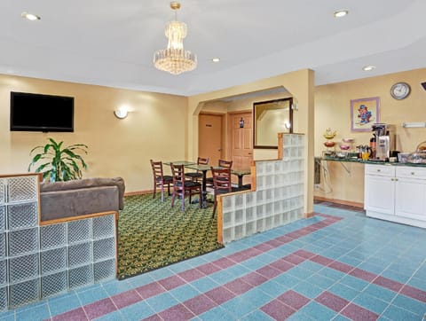 Travelodge by Wyndham Forest Park Atlanta South Hotel in Forest Park