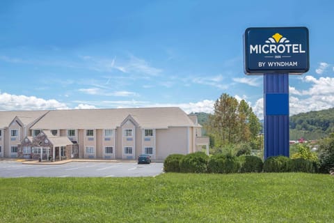 Microtel Inn & Suites by Wyndham Franklin Hotel in Franklin
